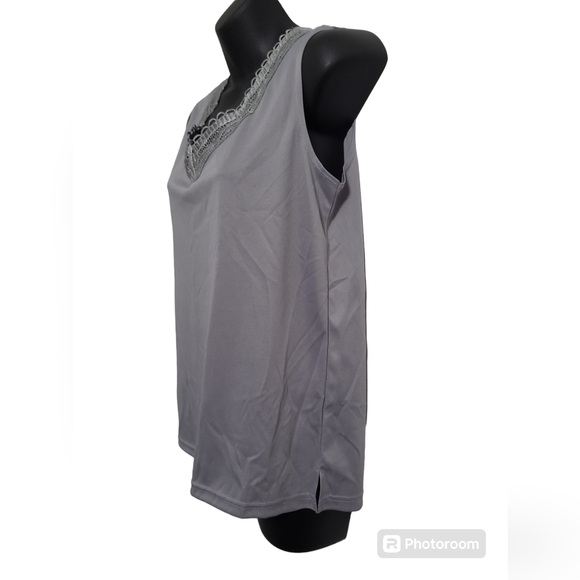 💲1️⃣ SHEIN Silver Grey Lace V-Neck Camisole Tank Top Size Small - Picture 3 of 8
